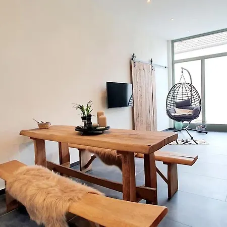 Mya Lenas Lejlighed Irrel